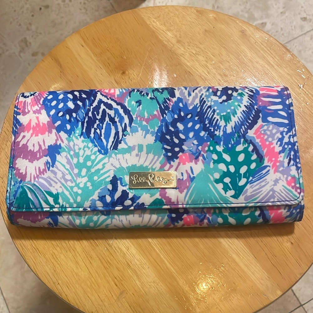 Lilly Pulitzer travel wallet